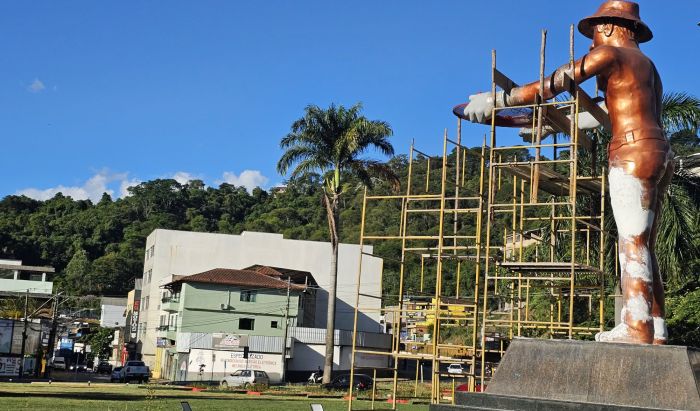 ÉoCombatente: Carreta da Alegria. Está em Carangola todos os dias