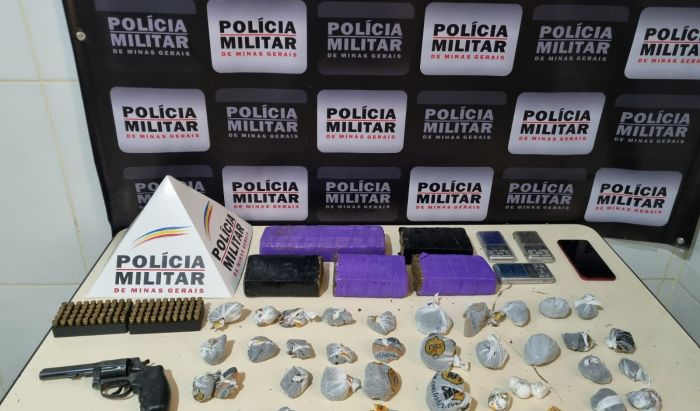 Portal Caparaó - PM prende autores de tráfico de drogas em Reduto