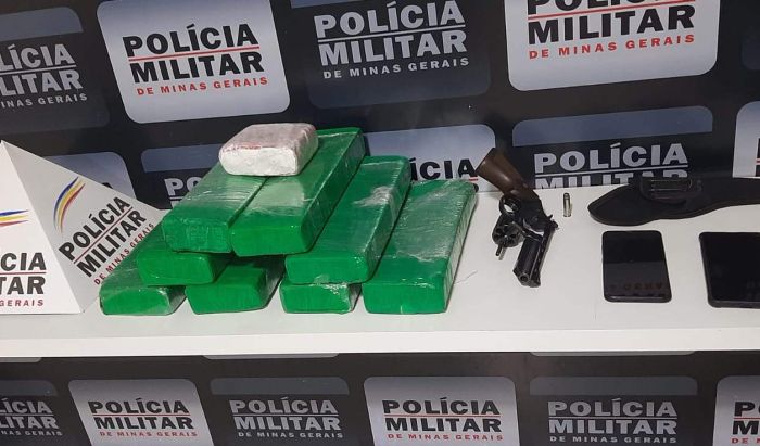 Portal Caparaó - Policiais apreendem drogas e armas na BR-116 em São João  do Manhuaçu