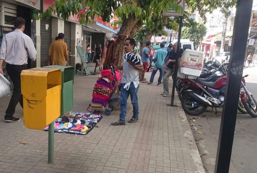 Morador relata ocupação irregular em calçadas de Manhuaçu