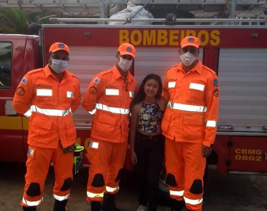 Portal Caparaó - Criança recebe visita do Corpo de 