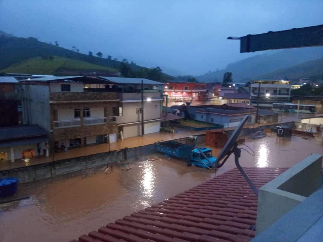 Portal Caparaó - Lendários de Manhumirim avança para final da