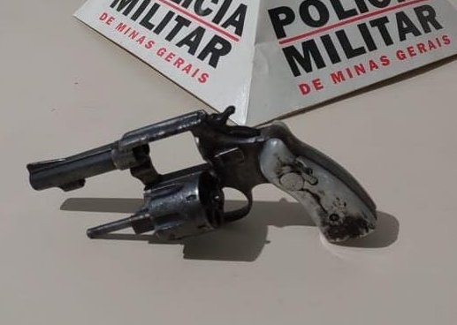Após intervenção em conflito familiar em São Pedro do Avaí, arma é apreendida