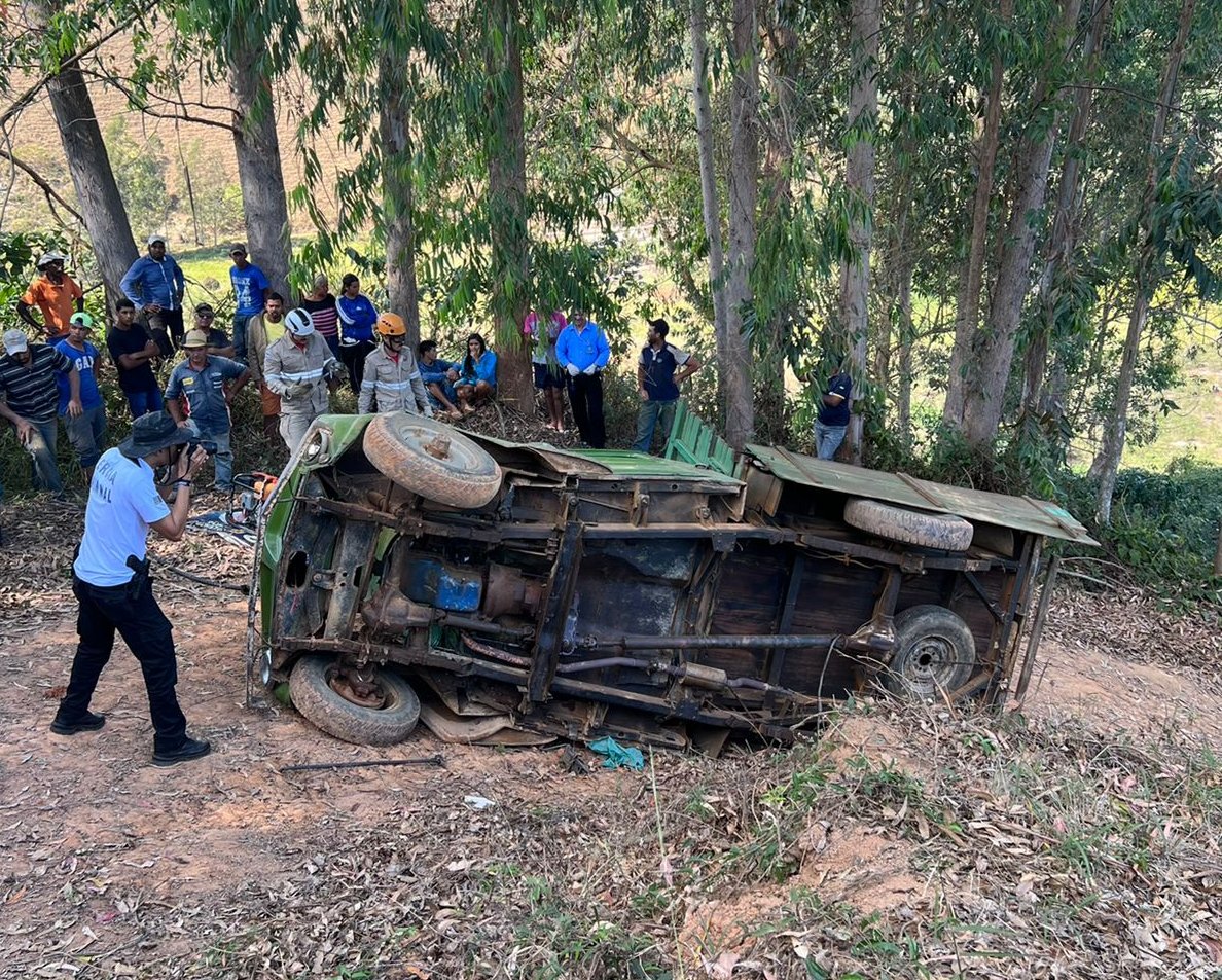 Caminhonete desce morro, tomba e mata lavrador esmagado em Iúna