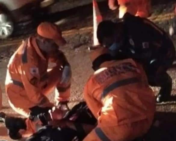 Bombeiros resgatam ciclista ferido em queda na BR-262
