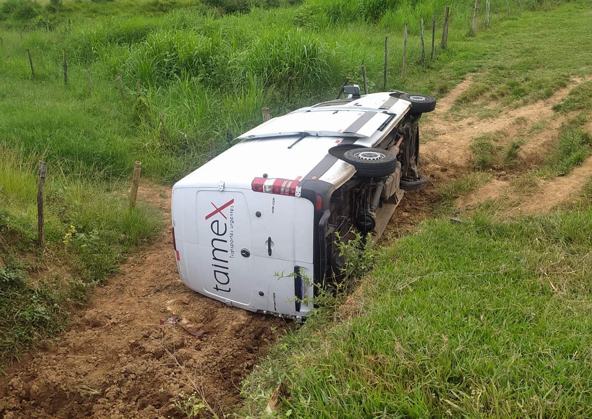 Portal Caparaó - Motorista fica ferido após saída de pista na MG 111 no  Barreiro