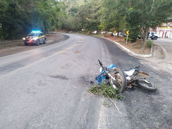 Acidente mata mulher e deixa homem ferido na BR 262