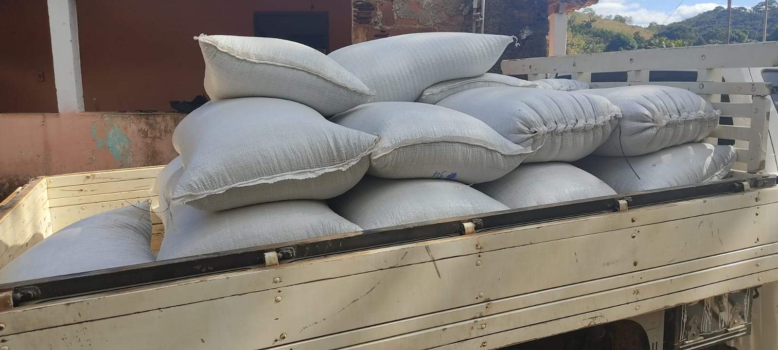 94 sacas de café roubadas em Lajinha são encontradas em Reduto