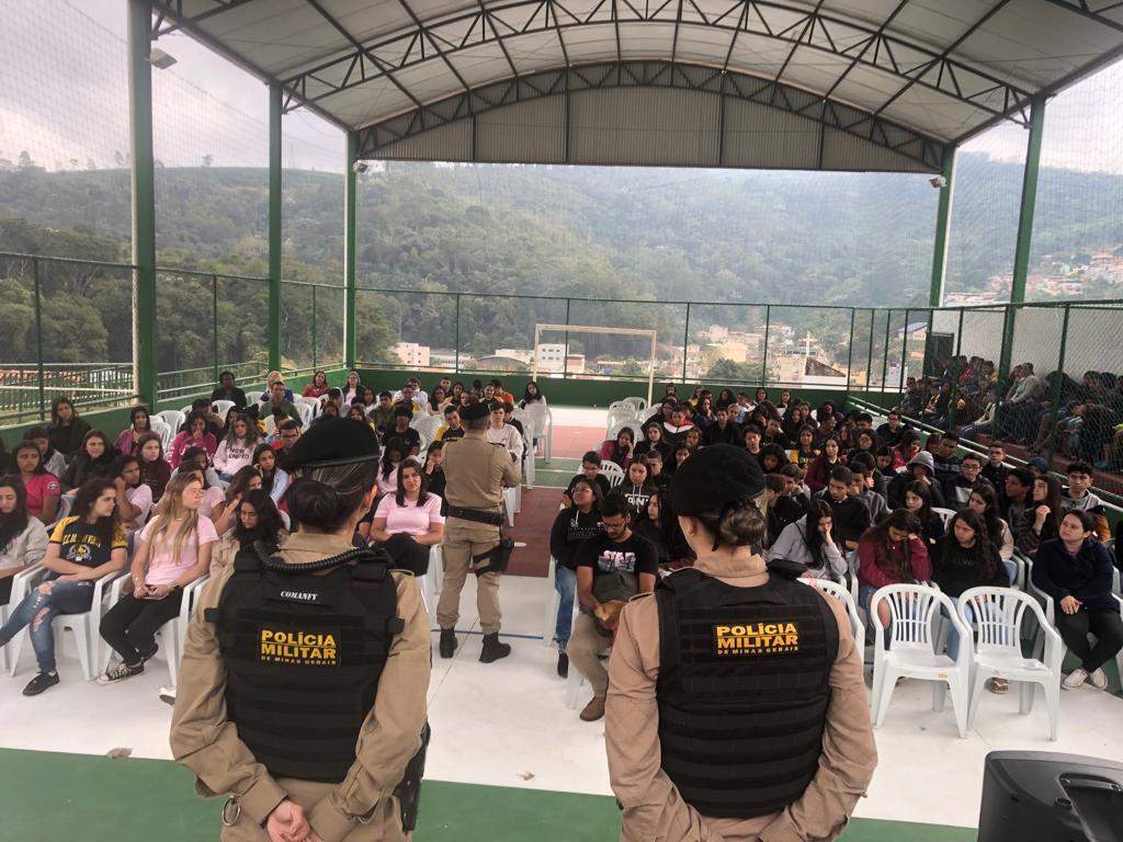 Polícia Militar realiza palestra na Escola Estadual Dr. Eloy Werner