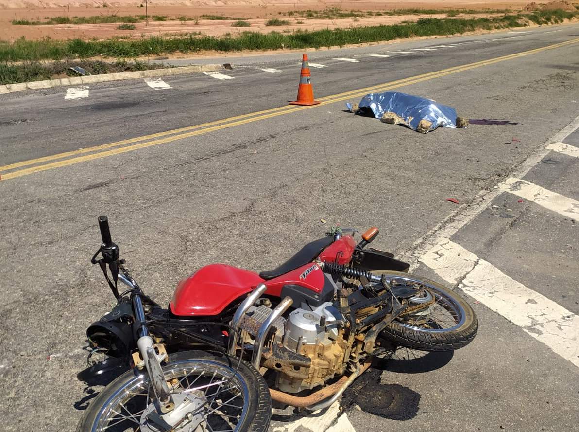 Motociclista morre em colisão com caminhão no trevo de Matipó