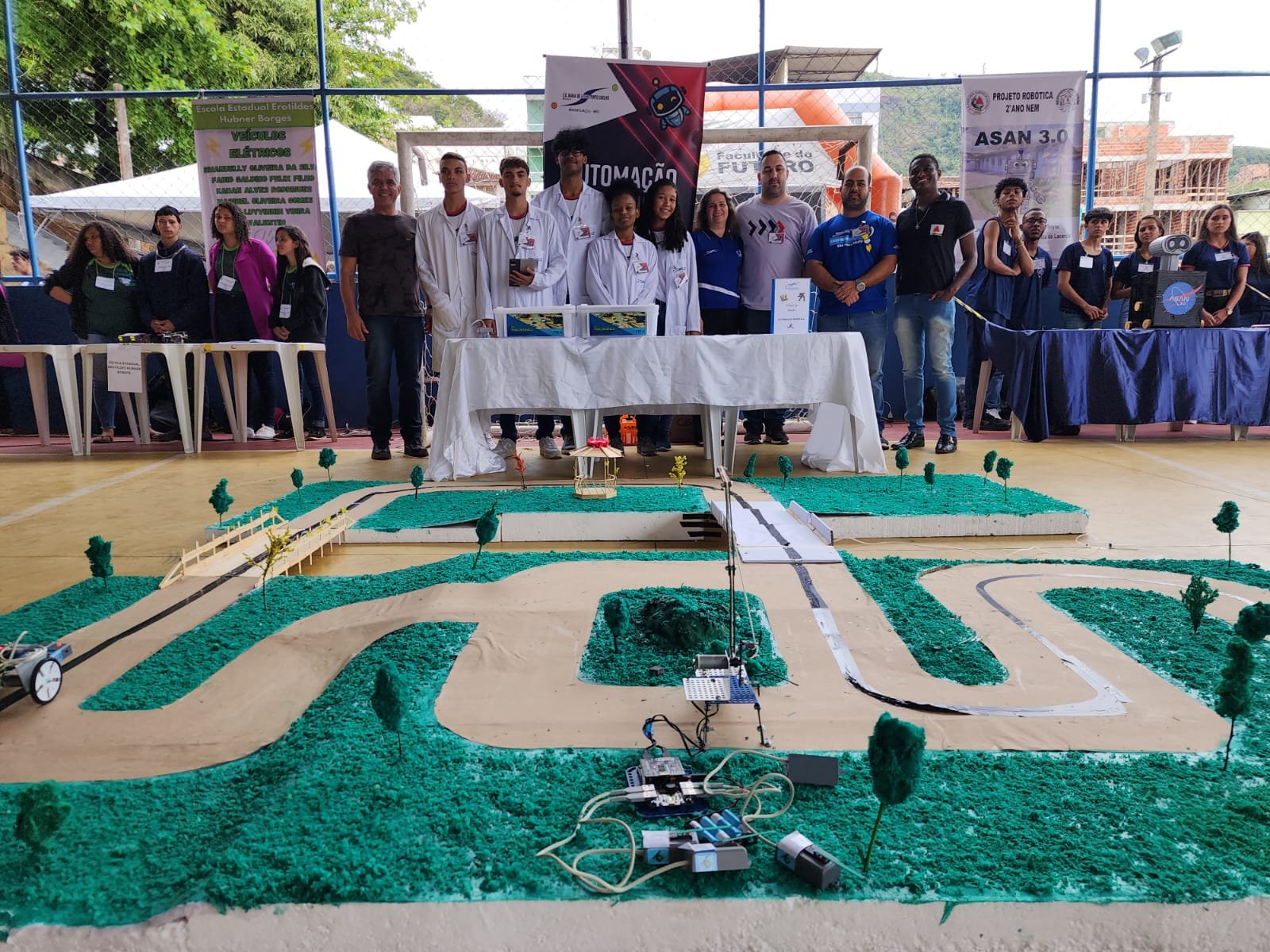 Estudantes criam projetos na 1ª Feira de Robótica da regional de ensino de Manhuaçu