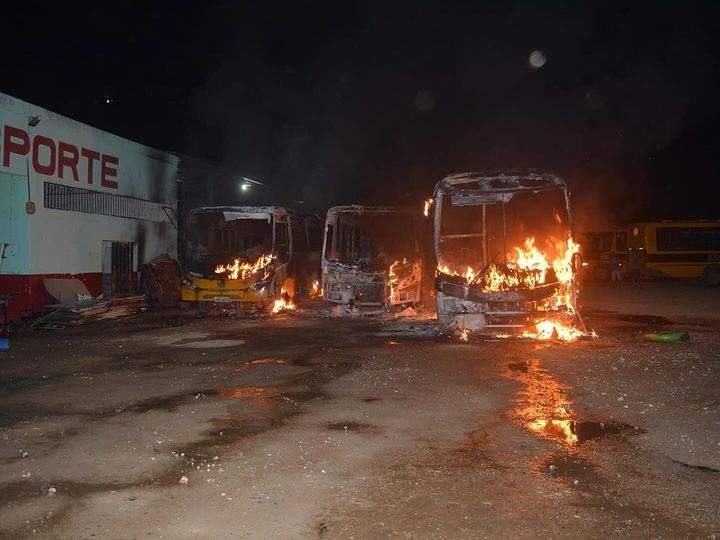 Incêndio destrói garagem de máquinas e veículos da Prefeitura de Bom Jesus do Galho