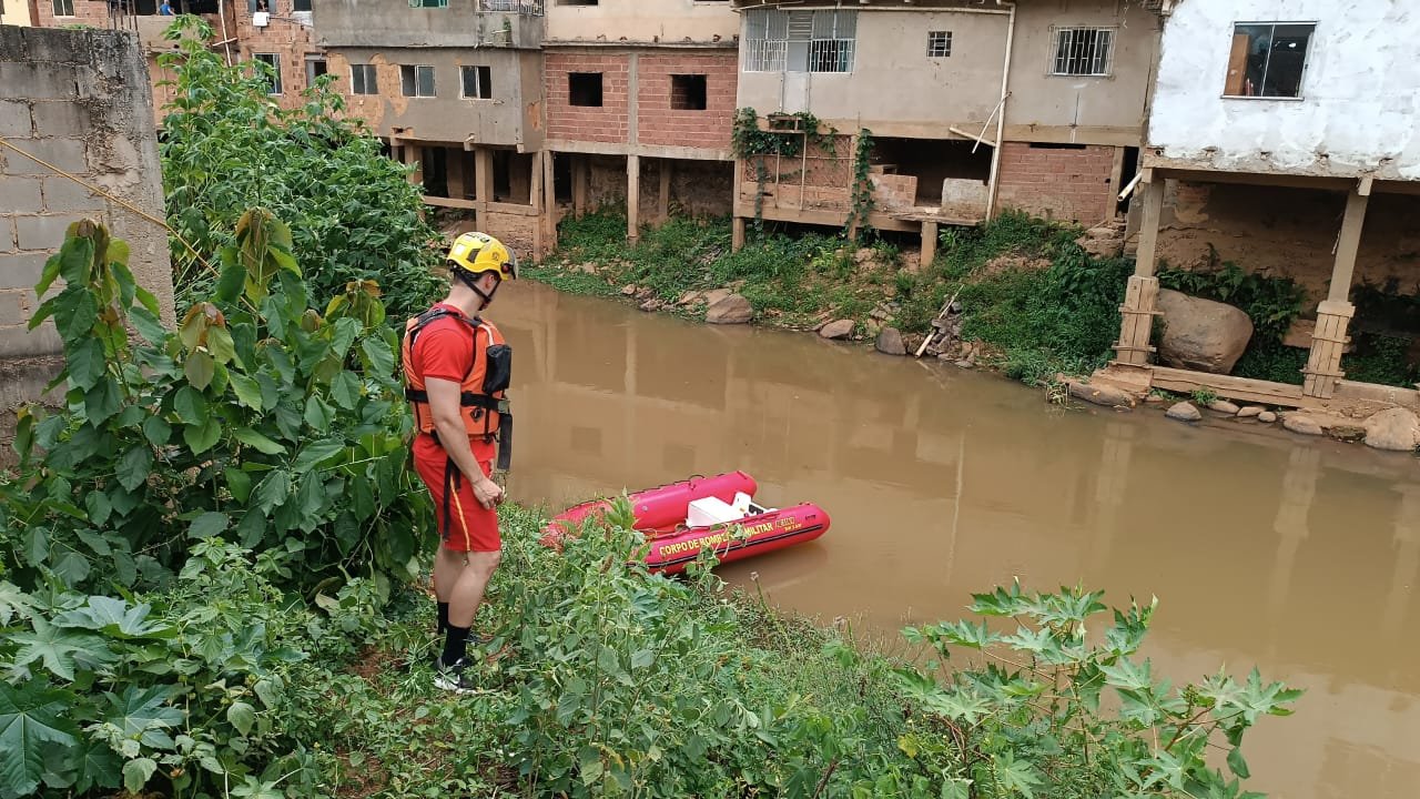 Homem morre afogado no rio Manhuaçu