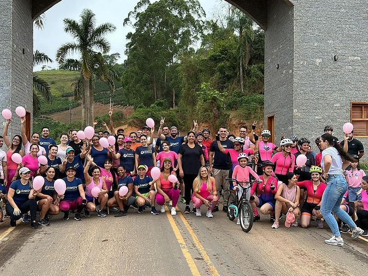 Passeio de conscientização pelo Outubro Rosa em Simonésia