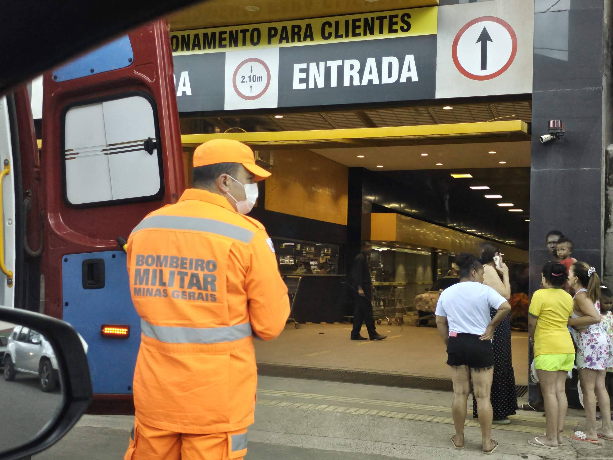 Jovem de 18 anos é morto a tiros na saída de supermercado no Bom Pastor