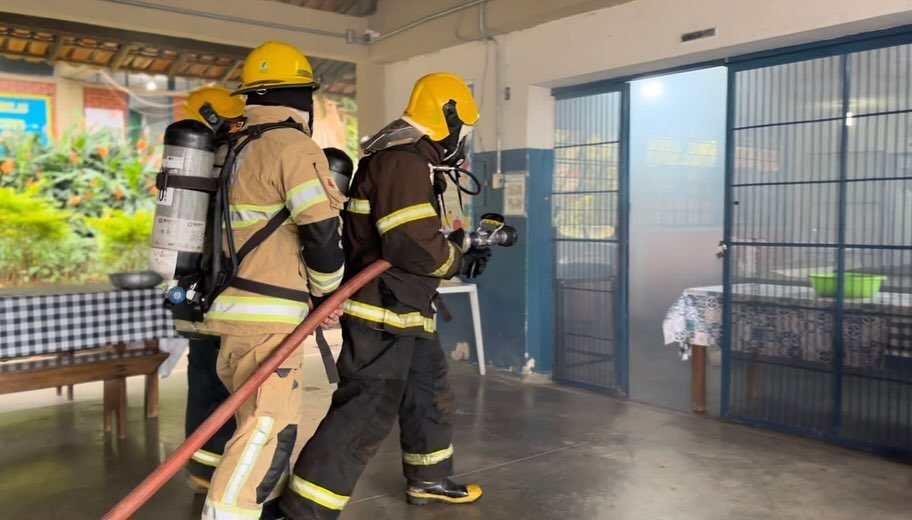 2ª Companhia de Bombeiros de Manhuaçu realiza simulado de evacuação