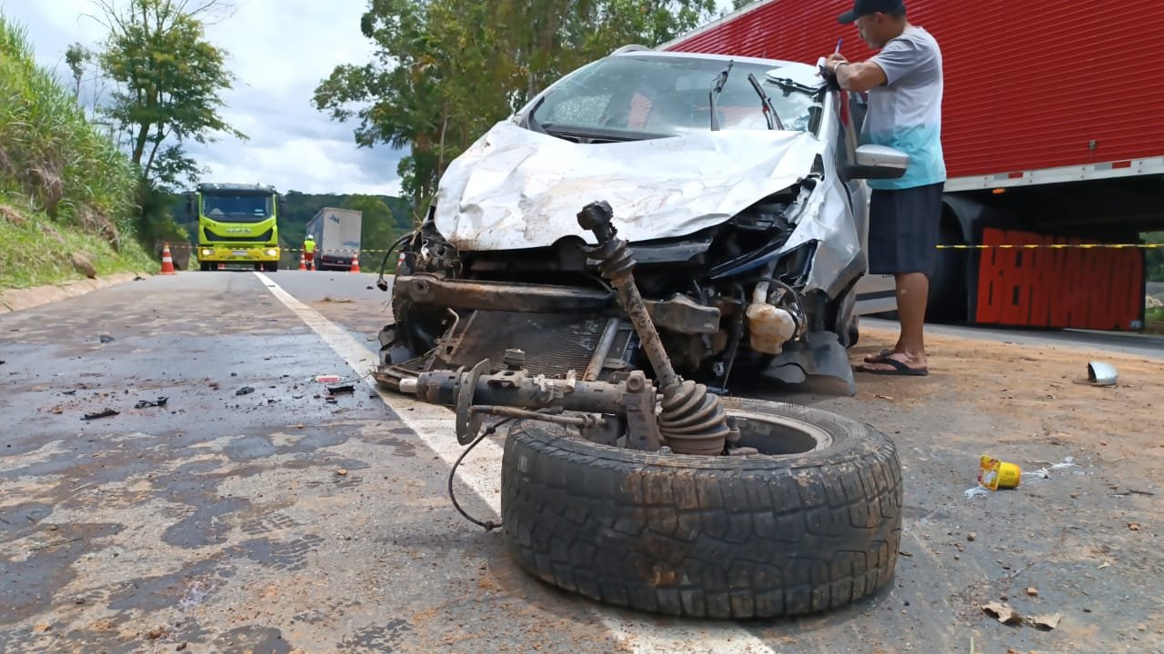 Ciclista morre na BR-116; ele foi atingido por carro envolvido em acidente