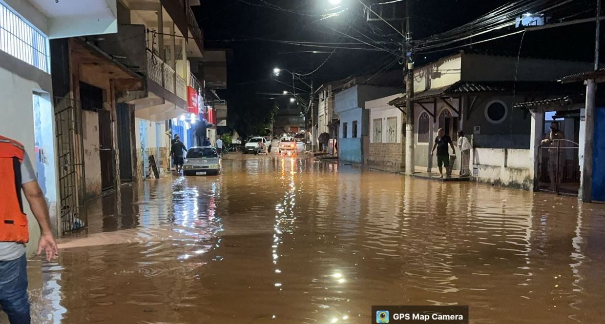 Reduto sofre com inundações e queda de barrancos