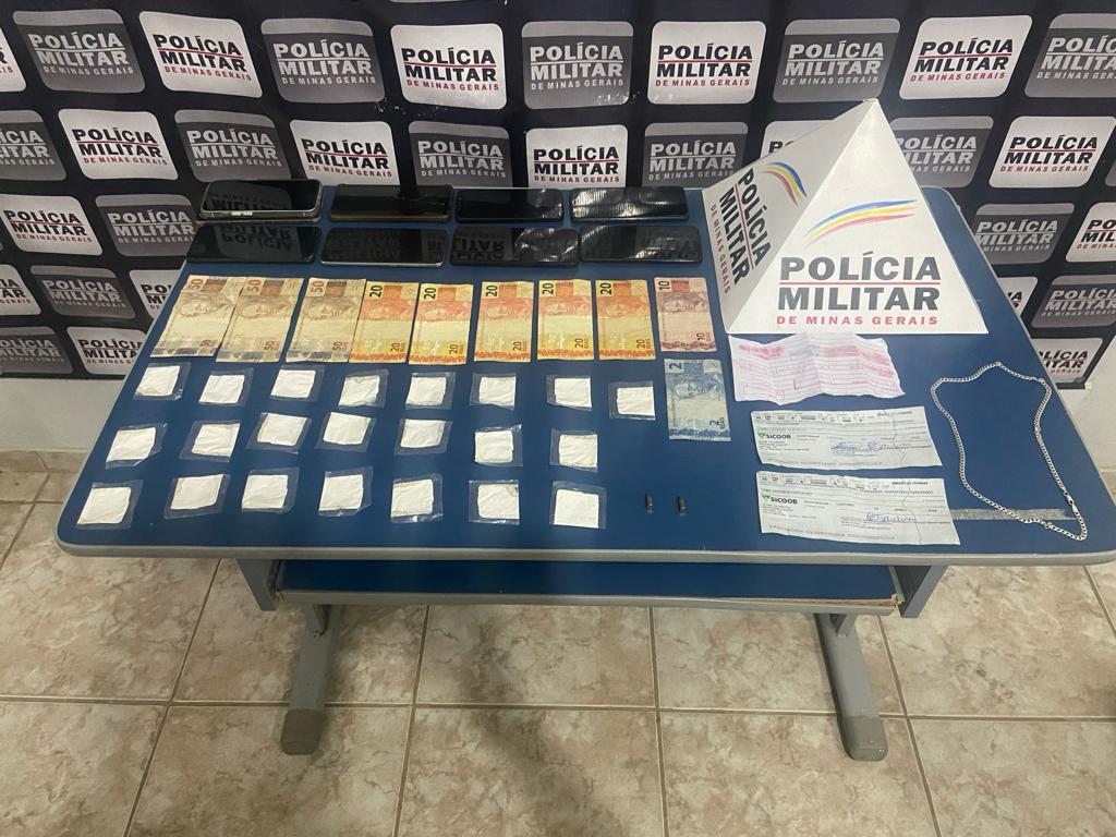 Quatro pessoas presas em operação sobre drogas em São João do Manhuaçu
