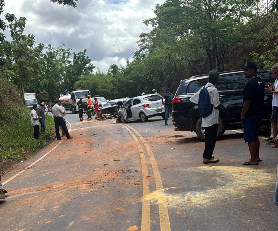 Engavetamento entre veículos deixa sete feridos na MG-111, em Ipanema