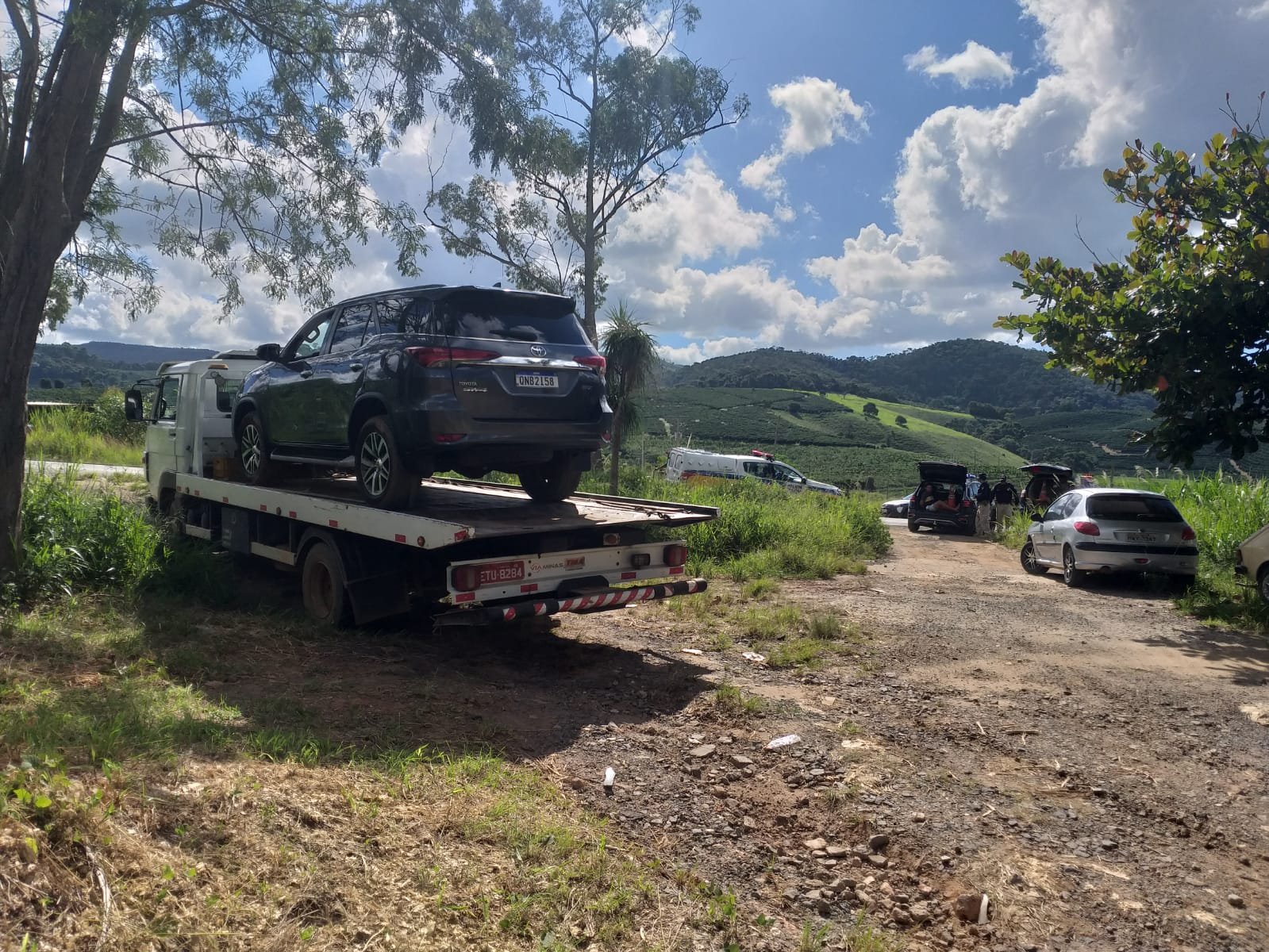 PRF recupera carro furtado com placa clonada e prende dois homens