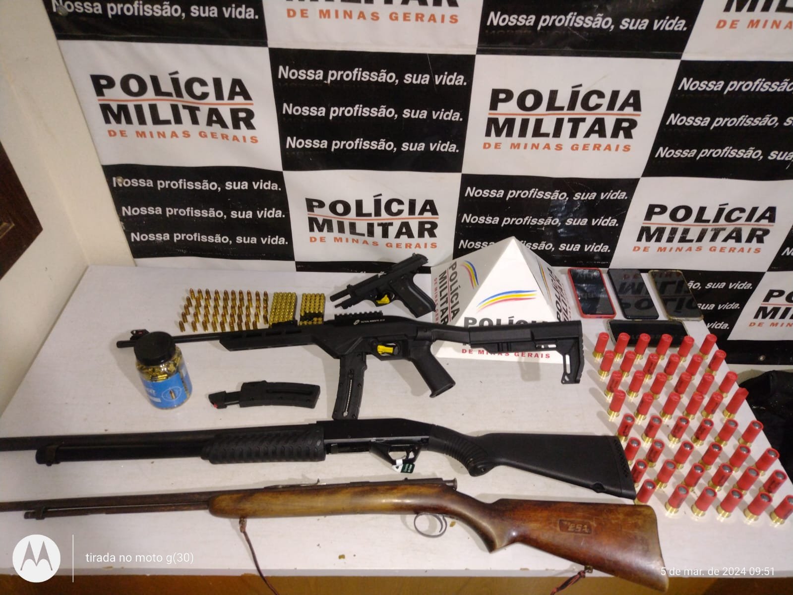 Polícia apreende quatro armas de fogo e munição em Chalé
