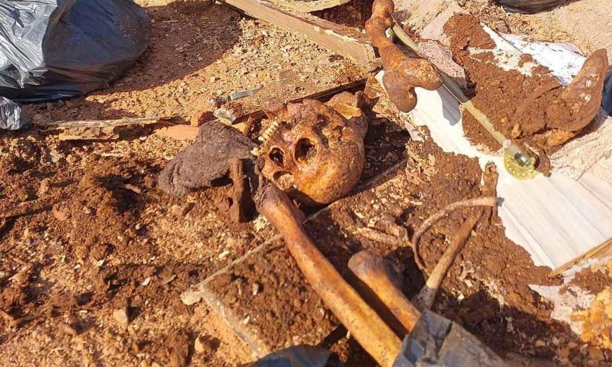 Do cemitério ao lixão: Carangola apura denúncia de abandono de restos mortais