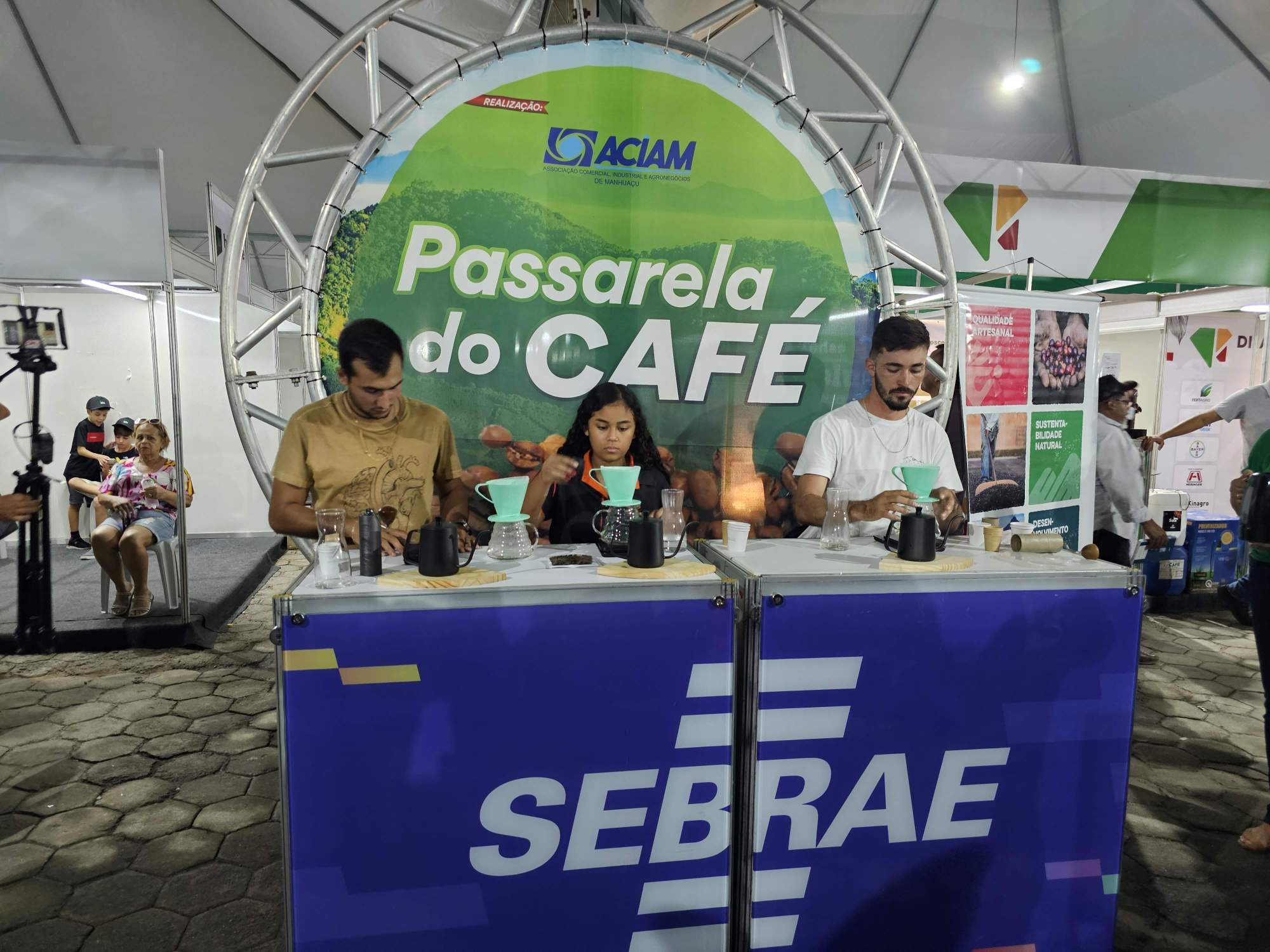 Premiações no encerramento do Simpósio de Cafeicultura das Matas de Minas