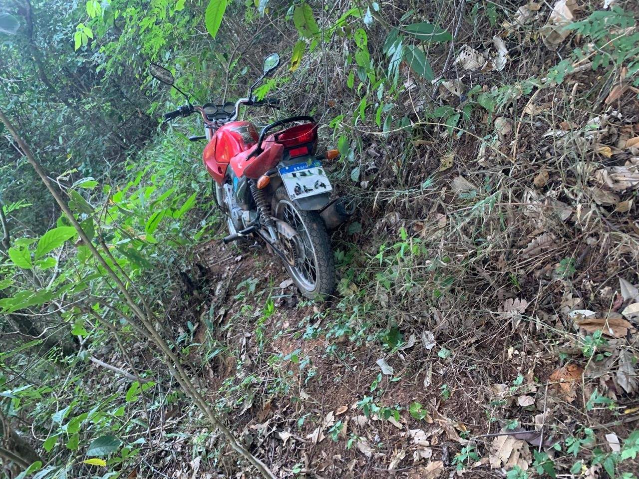 Homem é preso após furtar motocicleta; veículo encontrado em matagal