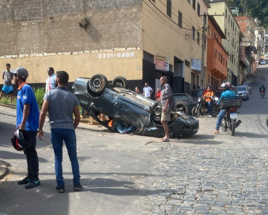 Duas pessoas feridas em acidente no bairro Santa Terezinha